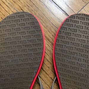 Tkees thong liplines